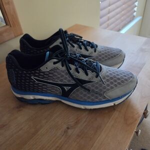 Mizuno Wave Rider 18